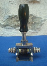 V66 Très Beau Tampon Encreur de Bureau Ancien Bois Métal Chromé Date ? 6 chiffre