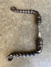Anciennes poignées de porte en  métal torsadé, serrure ferrure clenche