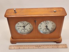 Ancienne horloge d'échecs en