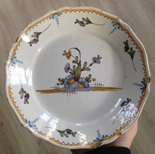 Belle Assiette en Faience