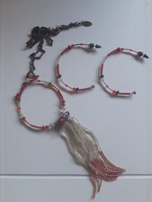 Joli long collier et boucles