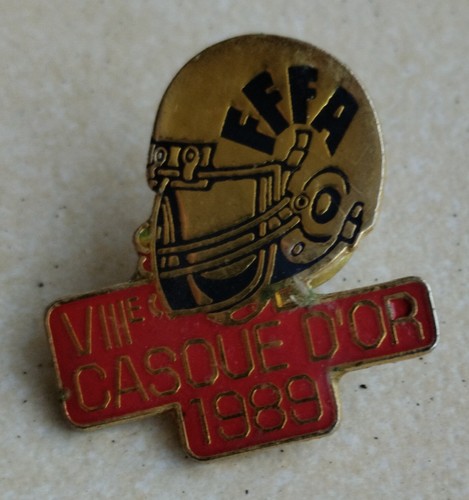 Pin fffa viiie casque or - pin's,