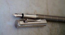 STYLO PLUME GRAF VON FABER-CASTELL ANELLO RESINE GRISE & CHROME - PLUME OR 18 K