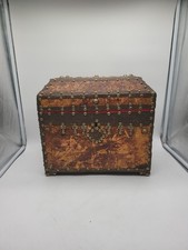 Coffret ancien clouté –