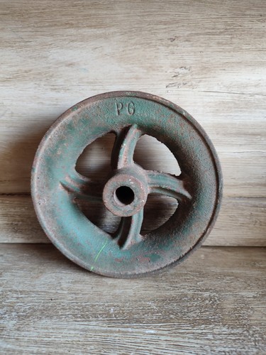 Petite poulie ancienne fonte - ,