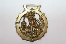 DECAPSULEUR PLAQUE EN BRONZE A DECOR DE LUTIN, DIABLE, ELFE 