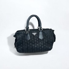 Sac à main prada en cuir noir