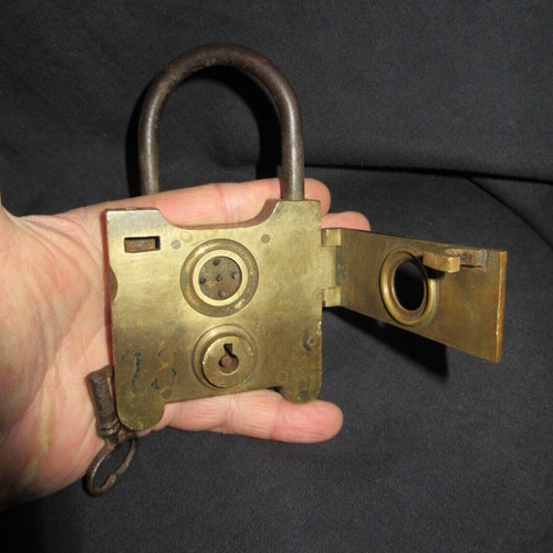 Ancien cadenas systeme - cadenas,