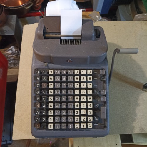 Ancienne machine calculer - machine,