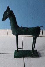 Cheval en métal peint très