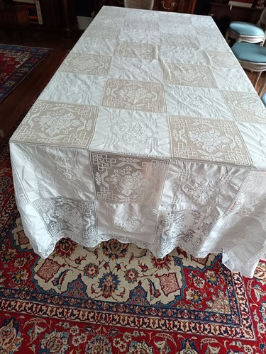 Nappe ancienne grande - , brodée