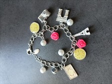 Bracelet avec breloques