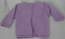 12 mois : Gilet mauve fait main