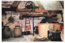 83 LA FARLEDE PRESSOIR A HUILE