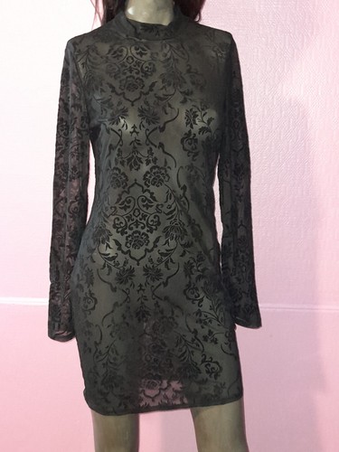 Robe noire transparente
