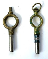 DEUX CLEFS DE MONTRE A GOUSSET TWO POCKET WATCH KEYS ZWEI TASCHENUHRSCHLÜSSEL