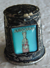 Dé à coudre de collection en métal décoré d'un médaillon de la ville d'Andorre