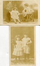 Carte PHoto 2 beaux enfants Fillette bouquet de fleurs Garçon bouteille de vin !