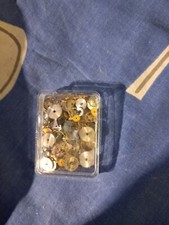 Horlogerie: Petit Lot de pieces  détachées en vrac de mouvements de montres.