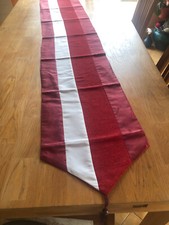 TABLE/LIT EN FETE : Chemin de