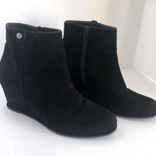 Stuart Weitzman size 6 suede