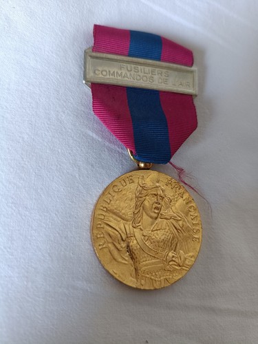 MÉDAILLE