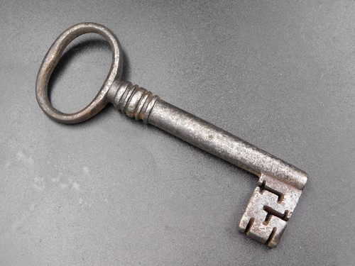 Rare ancienne clé fer - ancienne,
