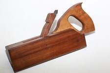 Rabot à main en bois fer de marque Peugeot décor Lune