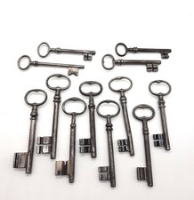 Lot de 12 anciennes clés Fer