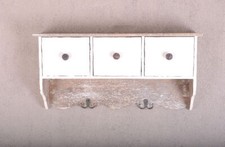 Armoire Murale & Crochet Dans Shabby Chic Blanc Antique