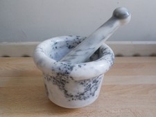 Mortier avec pilon en marbre