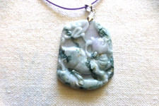 Superbe pendentif en jade A sculpté    lot n°5