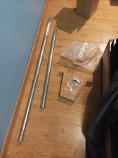 mat et étrier d'antenne