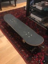 skateboard de couleur neutre très bon état très bonne qualité très peu utilisé 