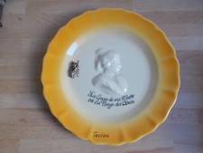 Assiette avec cigale et