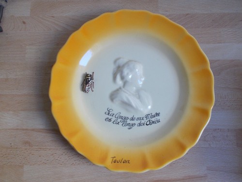 Assiette avec cigale - , et