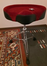 Siège Mapex T865 Saddle Red Cloth Top Drum Throne