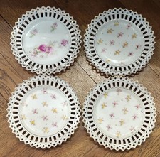4 Anciennes petites assiettes