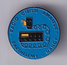 RARE PINS PIN'S .. TV RADIO