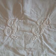 Beau drap ancien brodé du