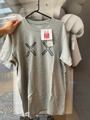Shirt uniqlo kaws size - uniqlo,
