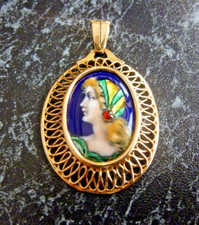 Pendentif  or 18K et émail de