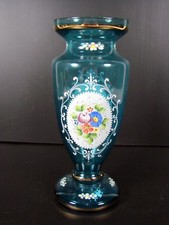 VINTAGE BOHEMIAN ART GLASS 21,5 CM HIGH VASE WITH ENAMEL FLOWER & GILT DESIGN