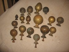 17 boules laiton,meubles, chenets,etc.