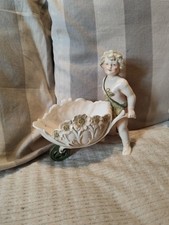 jardinière/Vide Poche Brouette Et Angelot porcelaine Allemande Ancienne 
