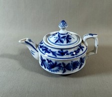 Porcelaine de Bayeux, Début XIXe, Théière en Porcelaine Blanc Bleu, Décor Fleurs