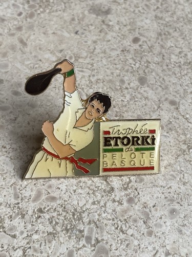 Pin trophée etorki - pin’s, de
