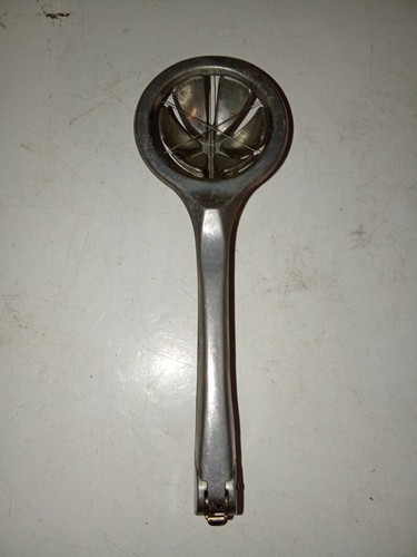Vend ancien coupe oeufs durs - ancien,