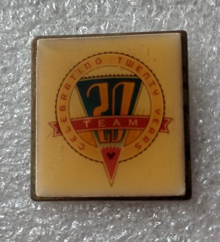 Pin disney ans - pin's,