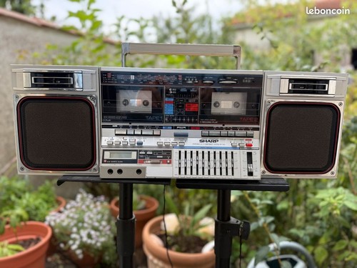 Boombox ghetto blaster sharp - ghetto,